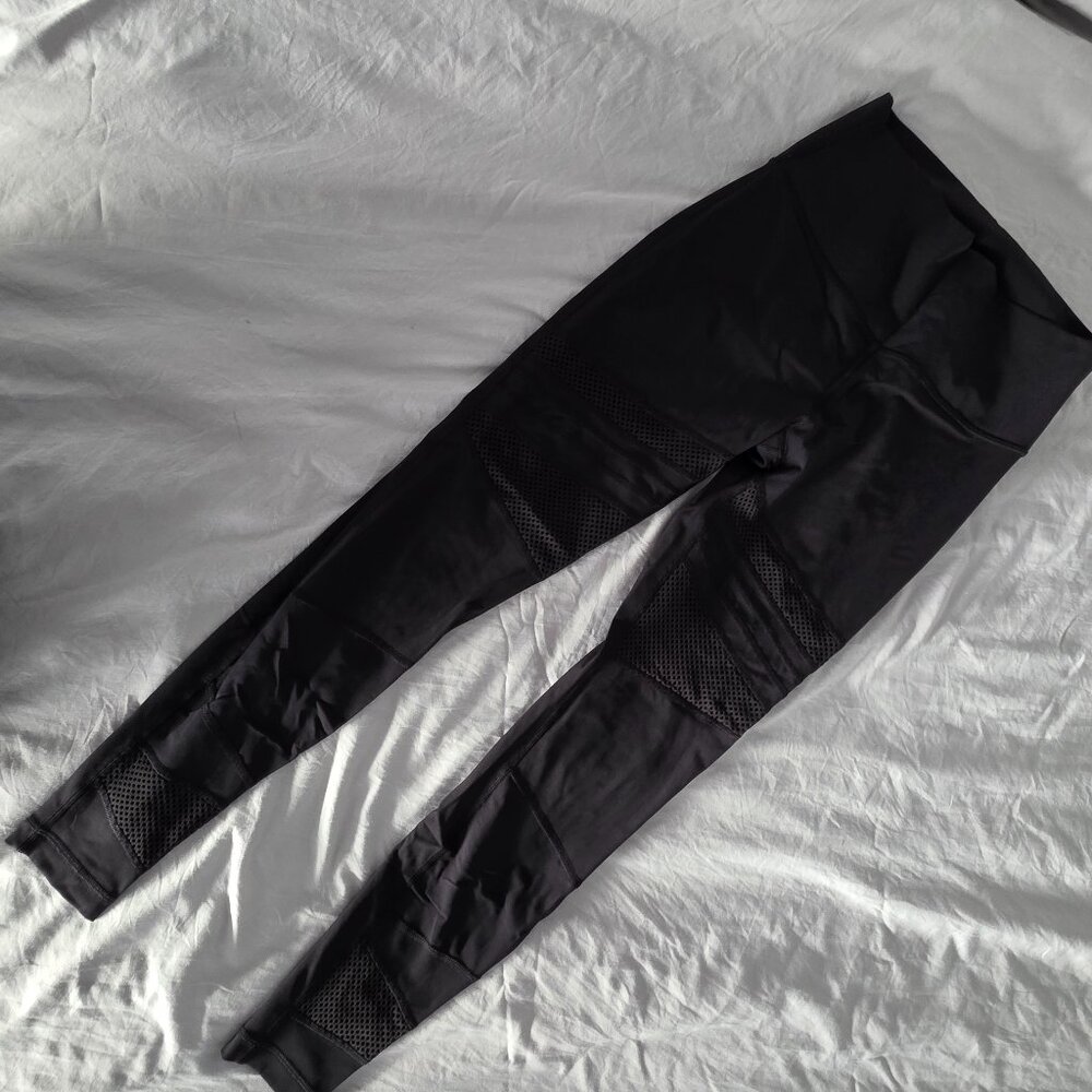 Lululemon leggings Women's size 8 Black, with mesh see pics